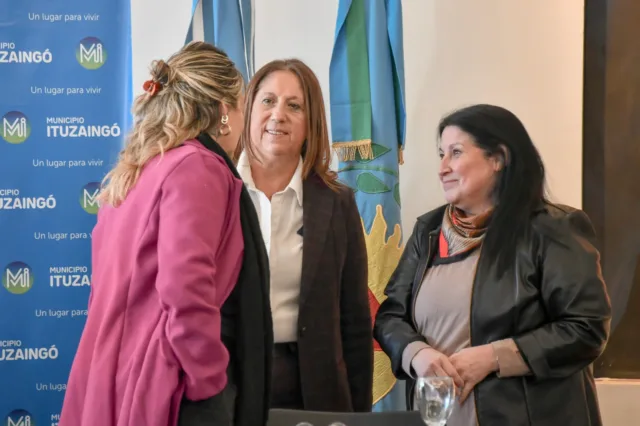 Sandra Rey durante la 3.ª Mesa Anual de Ciencia, Innovación y Tecnología en Ituzaingó