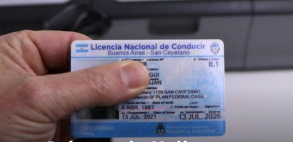 Licencia de conducir argentina sobre un fondo claro