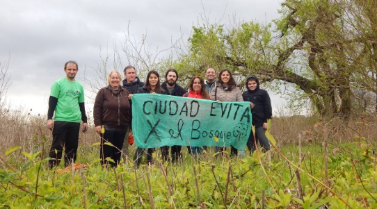 Vista de la Reserva Natural de Ciudad Evita con vegetación y humedales
