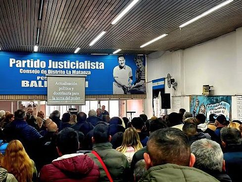 Dirigentes y militantes del PJ de La Matanza en una jornada de formación política