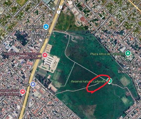 Vista de la Reserva Natural de Gregorio de Laferrere con acumulación de residuos