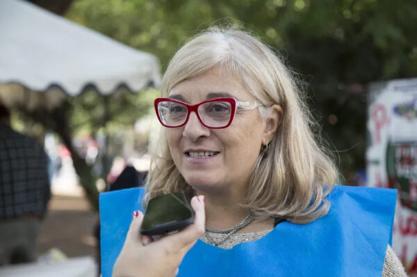 Francisca Staiti, secretaria general de CONADU Histórica, en una conferencia de prensa