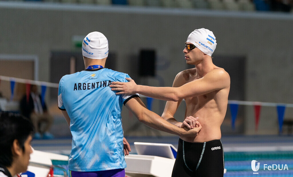 Nadadores argentinos en la pileta olímpica de los FISU América en Lima