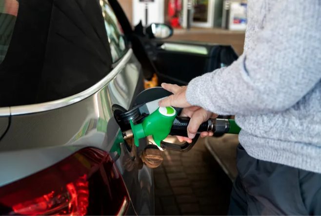 Surtidor de nafta en una estación de servicio