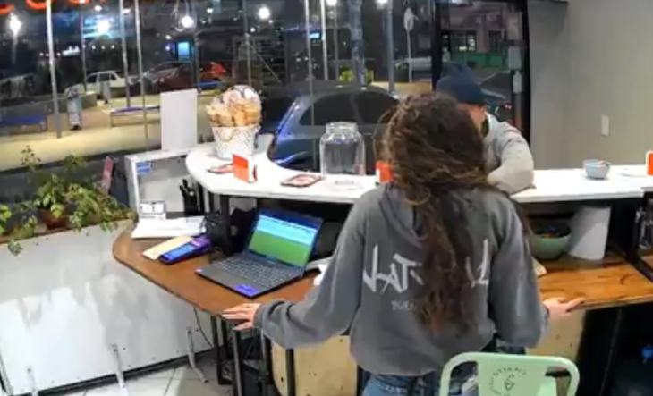 Empleada de heladería agredida durante intento de robo en Ramos Mejía