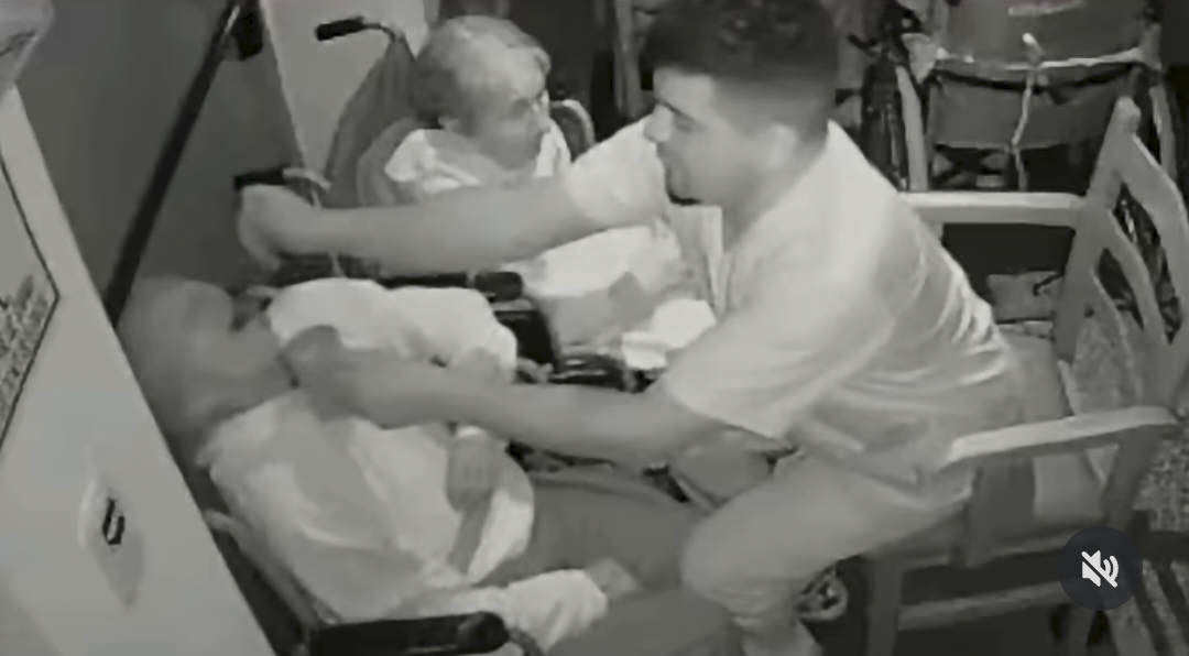 Interno increpa a Nicolás Cichero en el penal de Batán