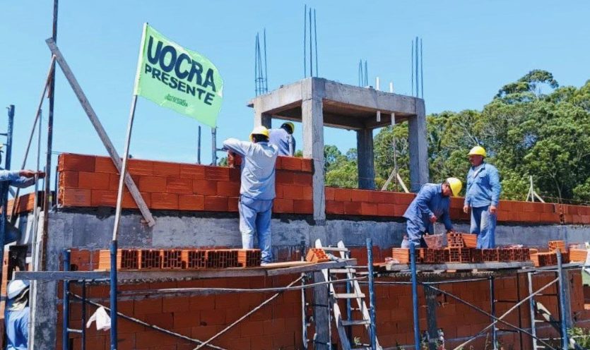 Trabajadores de la construcción en una obra en La Matanza
