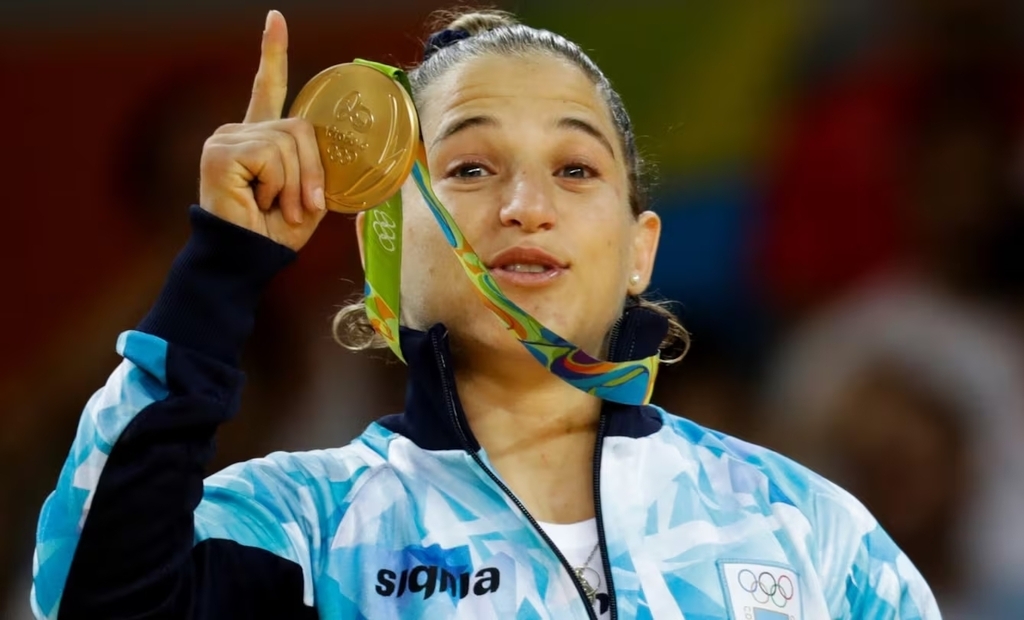 Paula Pareto celebrando con la medalla de oro en los Juegos Olímpicos de Río 2016