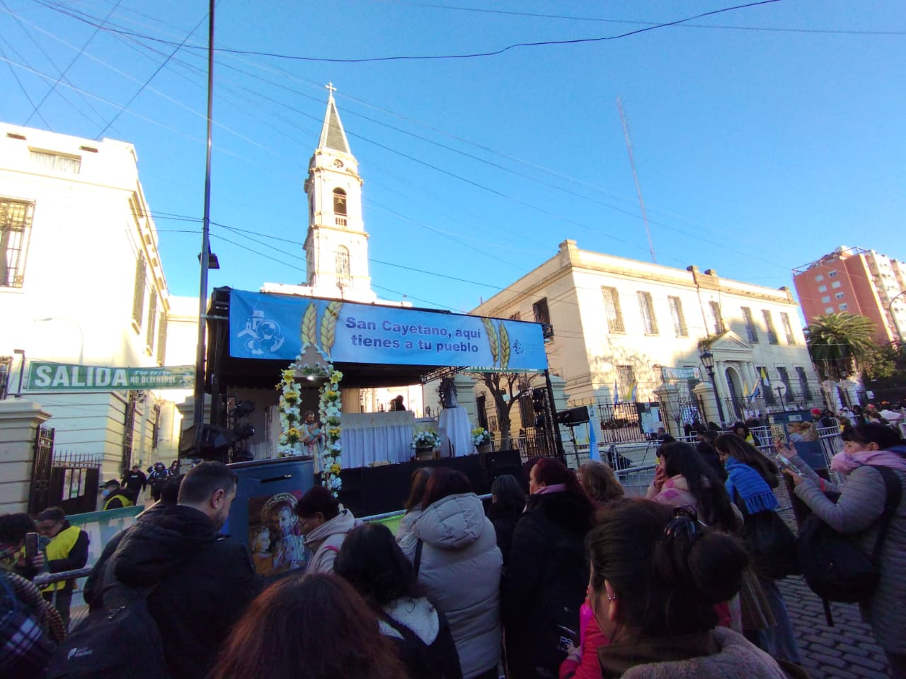 Arzobispo Jorge García Cuerva durante la homilía en el santuario de San Cayetano