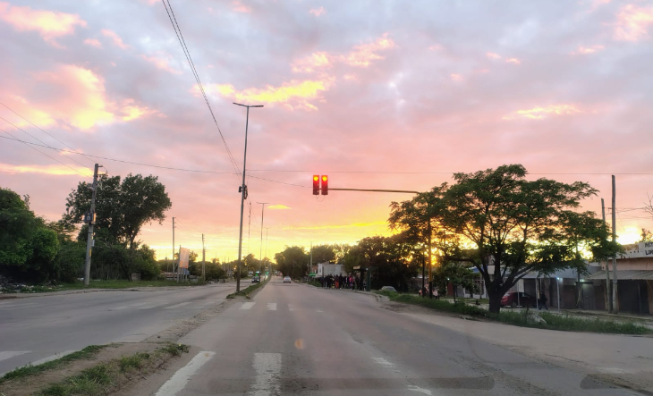 Cielo parcialmente nublado sobre un barrio de La Matanza