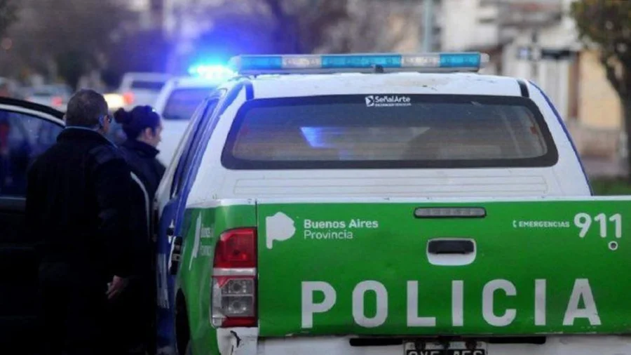 Efectivos policiales durante un allanamiento en La Matanza