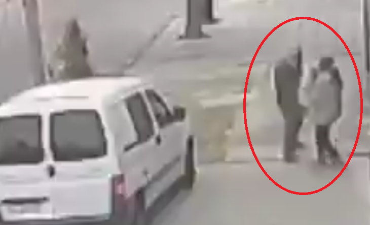 Cámara de seguridad registra el asalto a una mujer con un bebé en brazos en Ciudad Madero