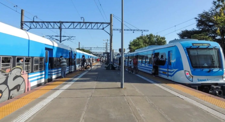 Tren de la línea Roca en la estación Constitución