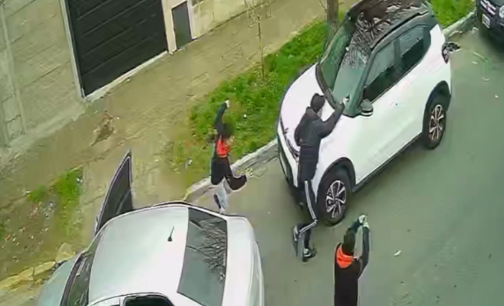 Patrullero de la Policía de la Provincia de Buenos Aires en la calle