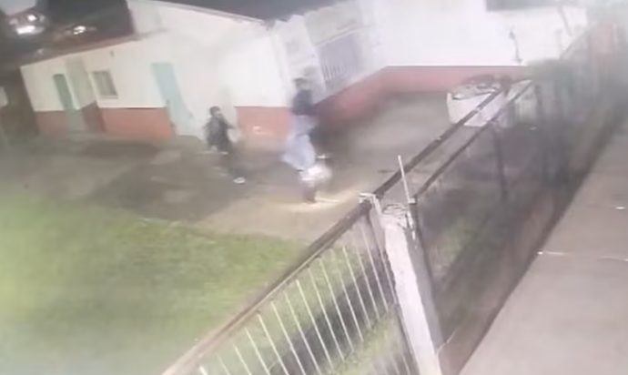 Cámara de seguridad en una calle de González Catán