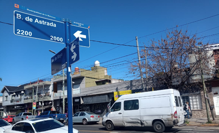 Intersección de Avenida de Mayo y Berón de Astrada en Ramos Mejía