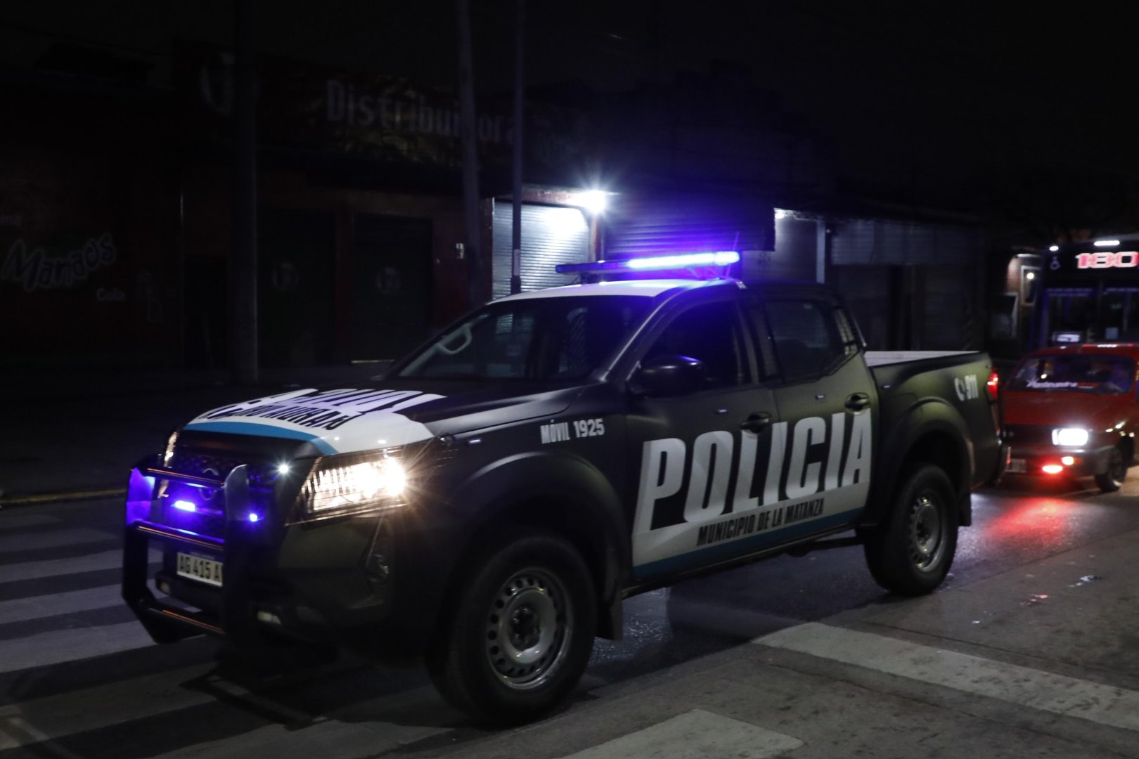 Guardia Urbana de La Matanza patrullando una calle del distrito