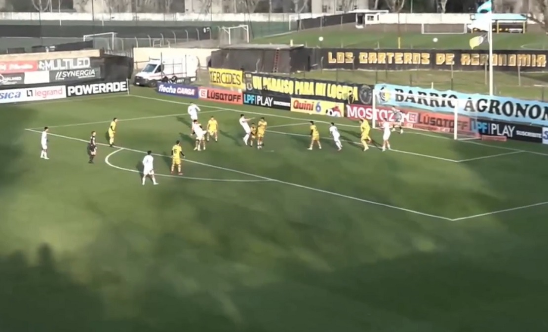 Jugadores de Sportivo Italiano durante el partido contra Comunicaciones