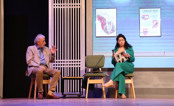 Escena de la obra Empieza con D, siete letras en el Teatro Universidad