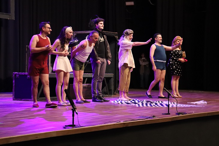Elenco de Tirria en el Teatro Universidad