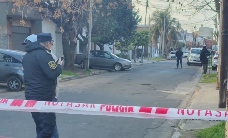 Calle de San Justo con viviendas y árboles, escenario del hecho policial