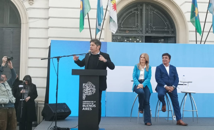 Kicillof, Espinoza y Magario en el acto de entrega de patrulleros en San Justo