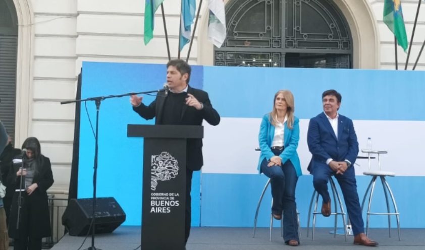 Verónica Magario hablando en un acto oficial en La Matanza