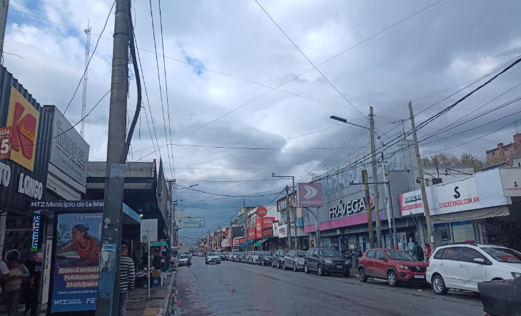 Cielo nublado sobre un barrio de La Matanza