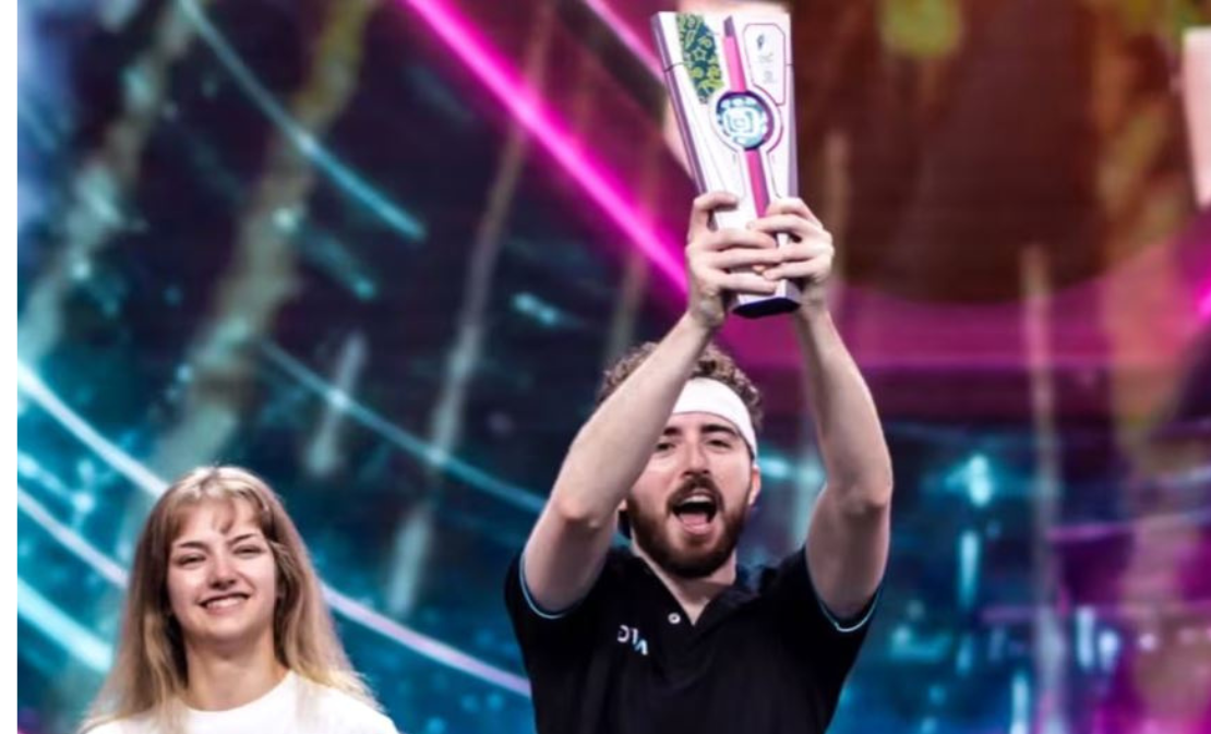 Franco Vitali celebrando su título mundial de Just Dance