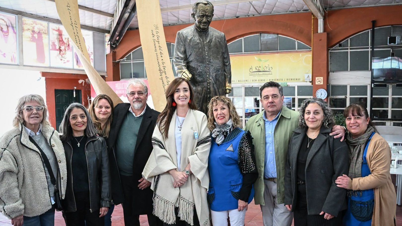 Victoria Villarruel durante su visita a la Obra del Padre Mario en González Catán