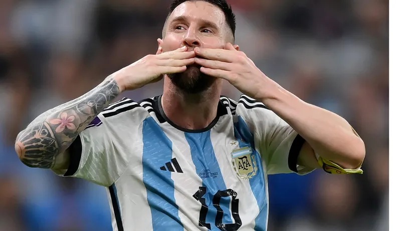 Lionel Messi con la camiseta de la Selección argentina
