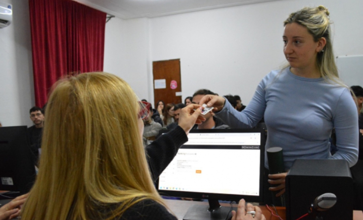Profesionales de la salud en un hospital bonaerense