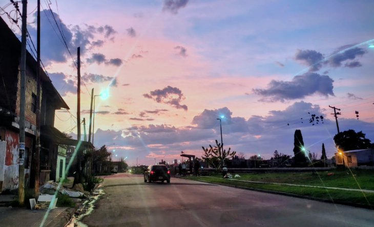 Cielo parcialmente nublado sobre un barrio de La Matanza