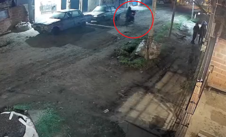 Escena del crimen en González Catán con móvil policial
