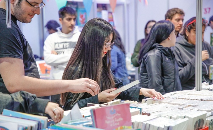Plaza San Martín de San Justo durante una edición anterior de la Feria del Libro de La Matanza