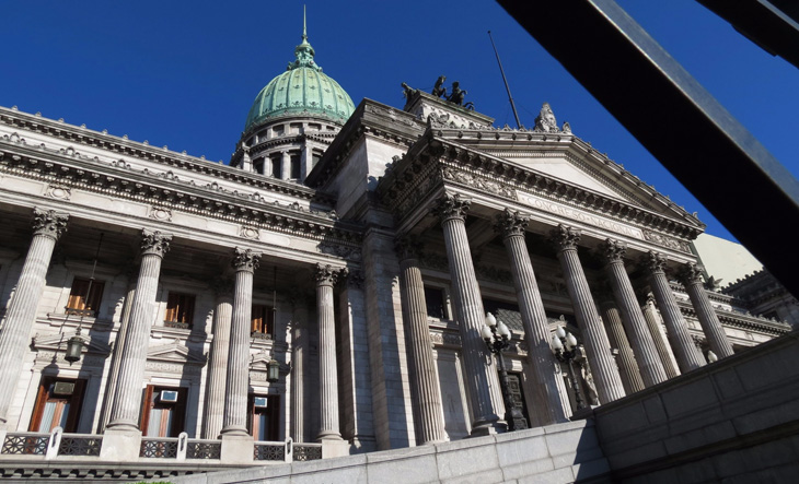 Vista del recinto de la Cámara de Diputados con bancas ocupadas