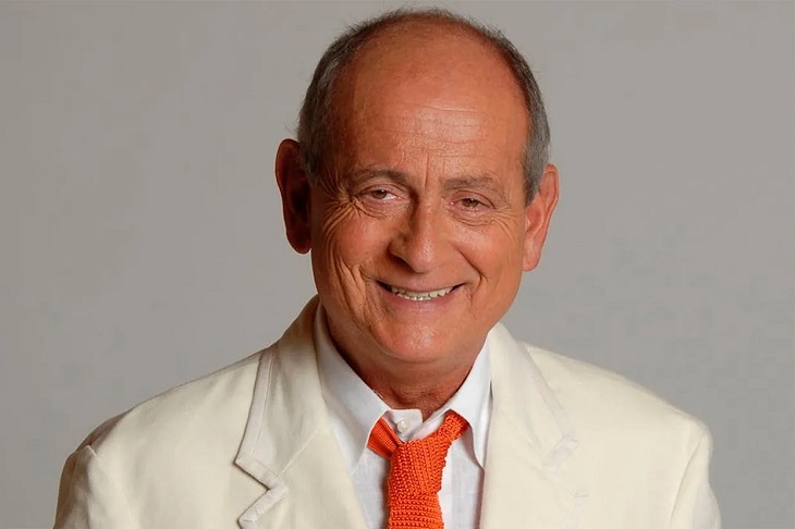 Retrato del periodista Samuel Chiche Gelblung sonriendo
