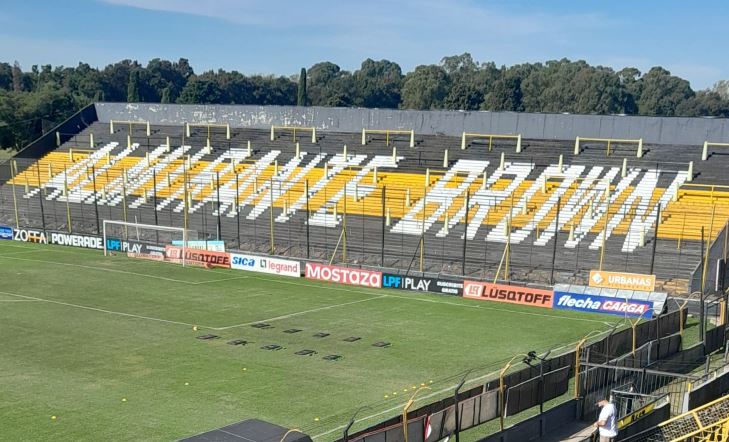 Estadio Fragata Sarmiento de Almirante Brown en Isidro Casanova