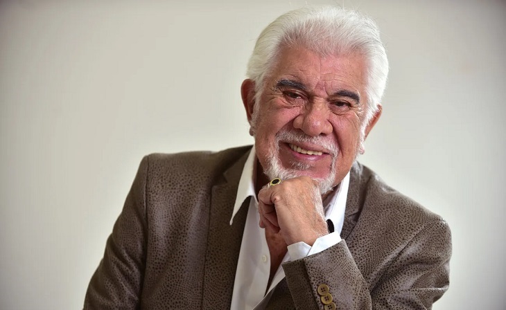 Raúl Lavié recibe la placa de Personalidad Emérita de la Cultura en el Palacio Libertad