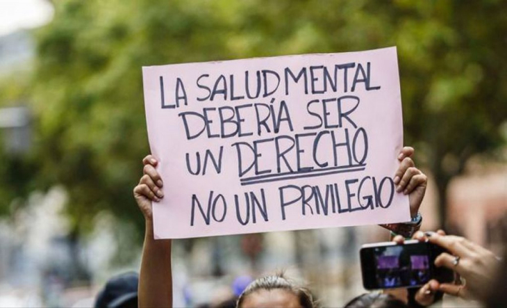 Profesionales de salud mental en una jornada de concientización sobre prevención del suicidio