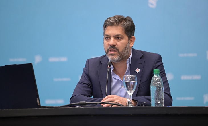 Carlos Bianco durante una conferencia de prensa en la provincia de Buenos Aires
