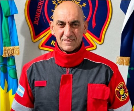 Bomberos voluntarios de La Matanza con nuevos mamelucos de rescate