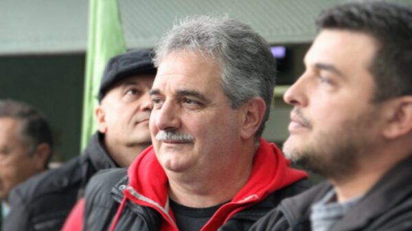 Dirigente gremial Daniel Ferro durante una movilización de trabajadores municipales bonaerenses