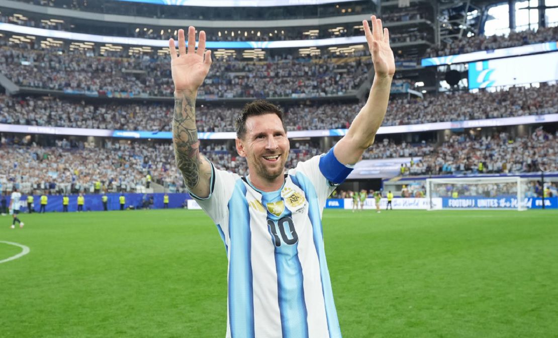 Lionel Messi con la camiseta de la Selección argentina durante un partido