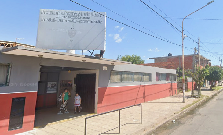 Frente del Instituto Privado Jesús María Plaza en Villa Dorrego, González Catán