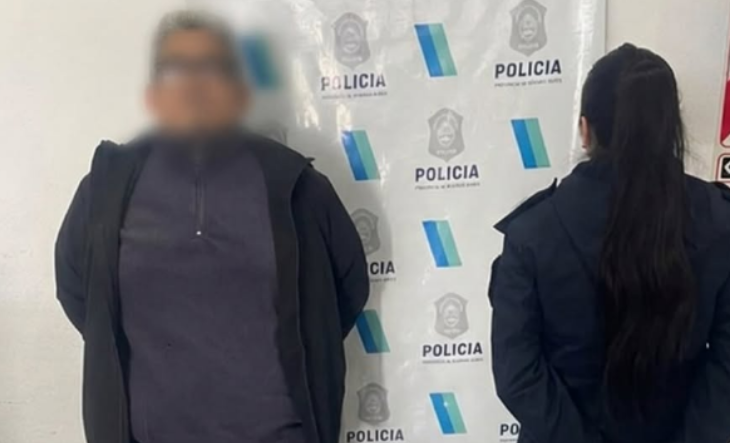 Móvil policial en la escena del hallazgo en el barrio Nicole de Virrey del Pino