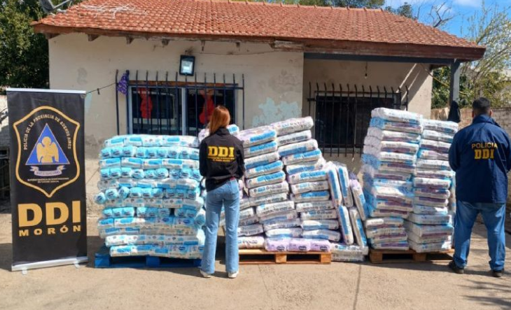 Camión de logística interceptado en la Autopista Presidente Perón, La Matanza