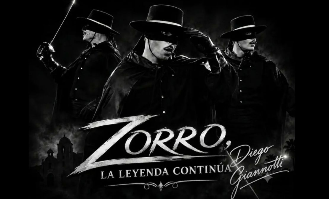 Diego Giannotti caracterizado como el Zorro con sombrero y capa negra