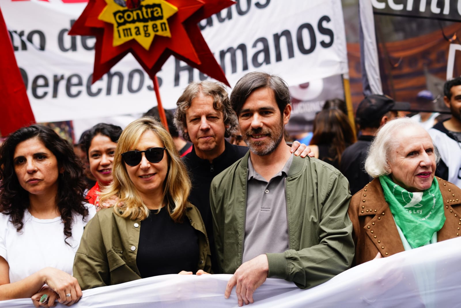 Myriam Bregman hablando en el acto central de la Marcha de la Bronca en Plaza de Mayo
