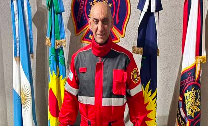 Bomberos voluntarios con nueva indumentaria ignífuga de protección personal